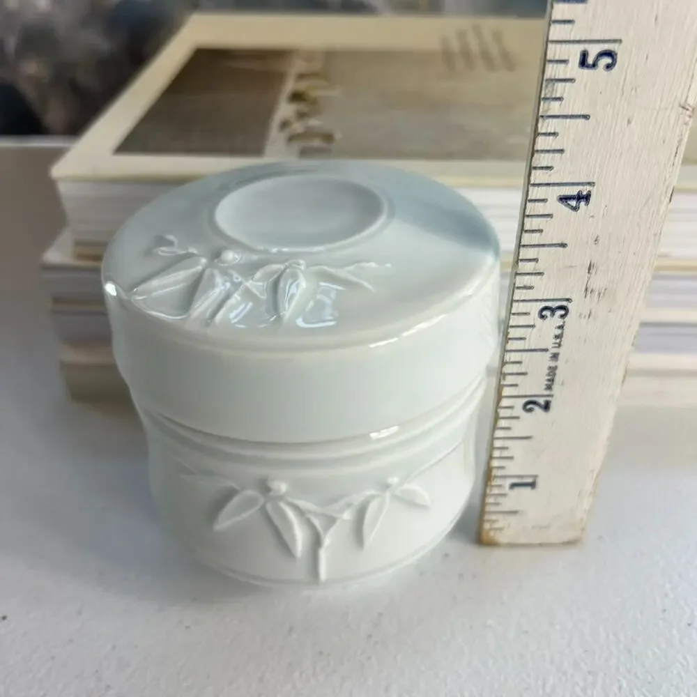 Unbranded celadon porcelain